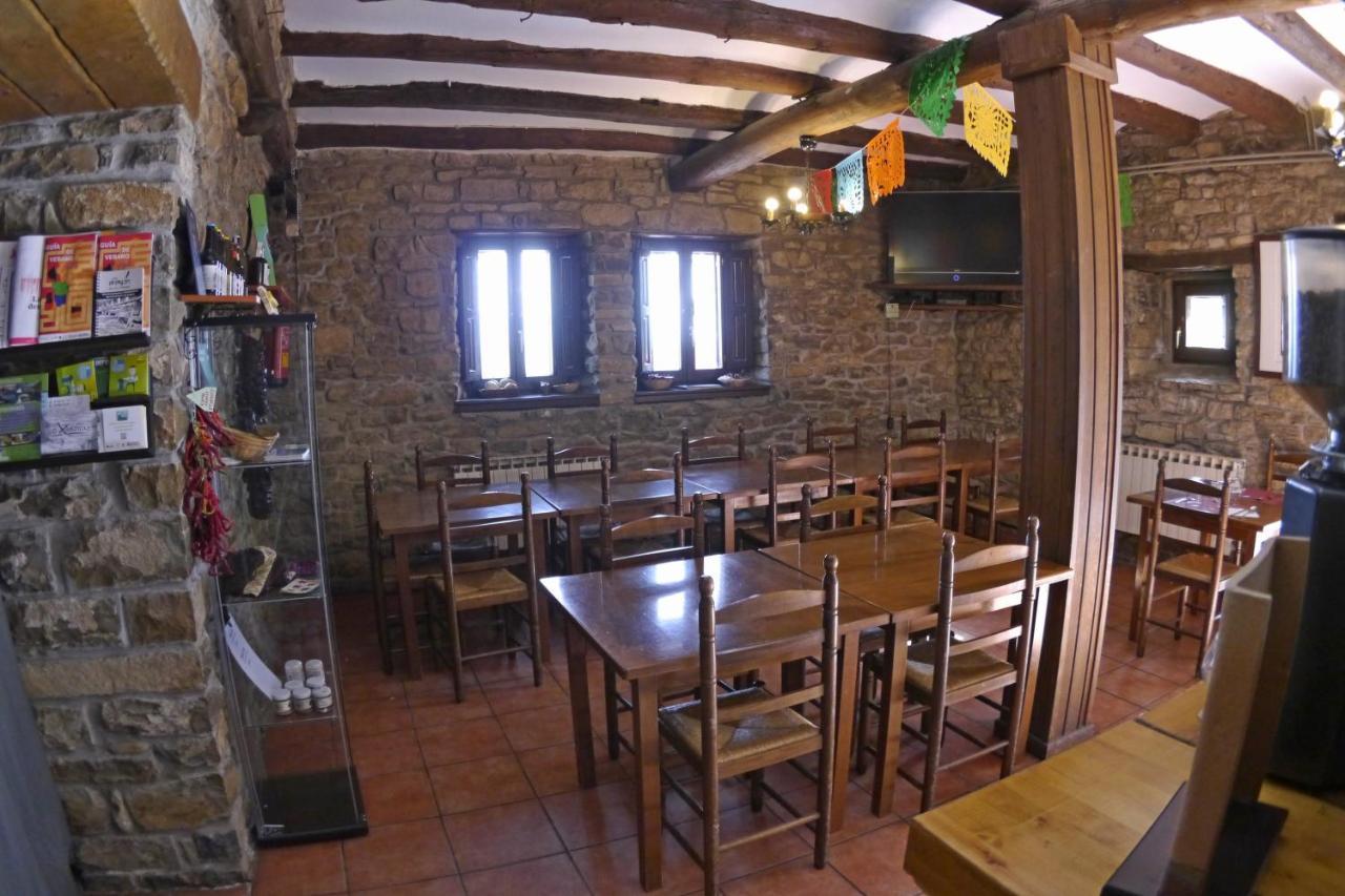 Albergue Restaurante De Artieda Eksteriør billede