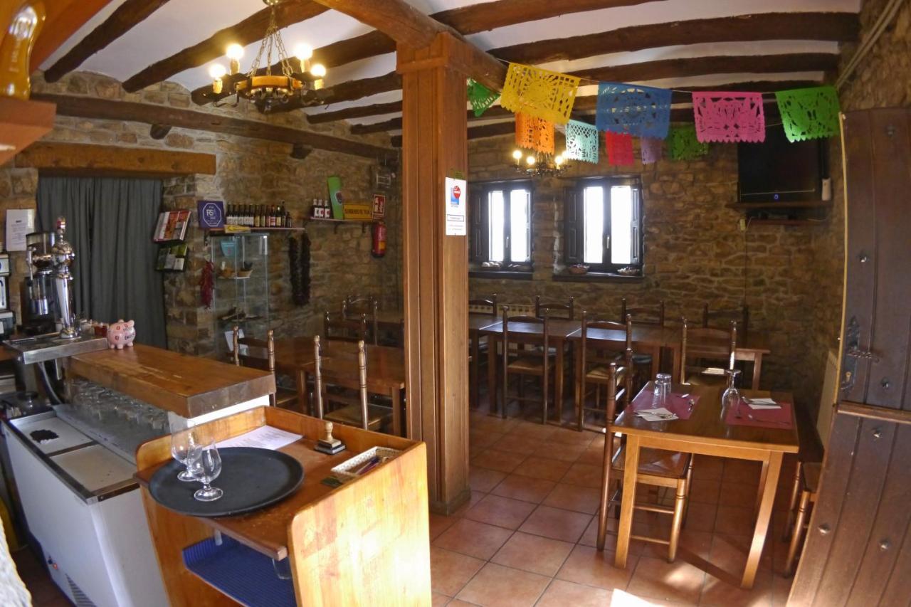 Albergue Restaurante De Artieda Eksteriør billede