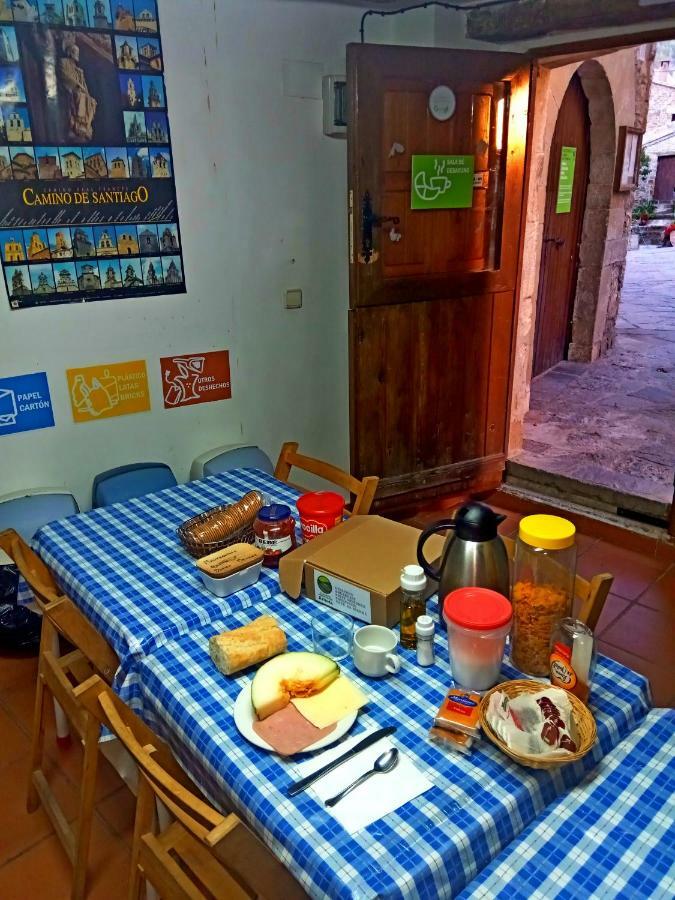 Albergue Restaurante De Artieda Eksteriør billede